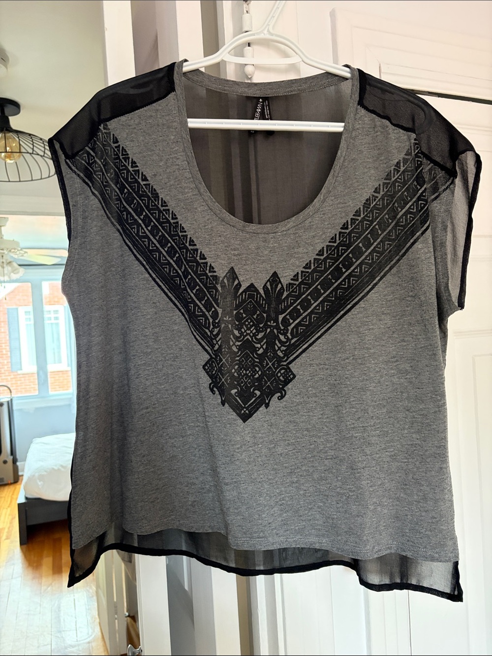Gentle Fawn Gray Short Sleeve Mesh-Trim Geometric Print Crop Top
